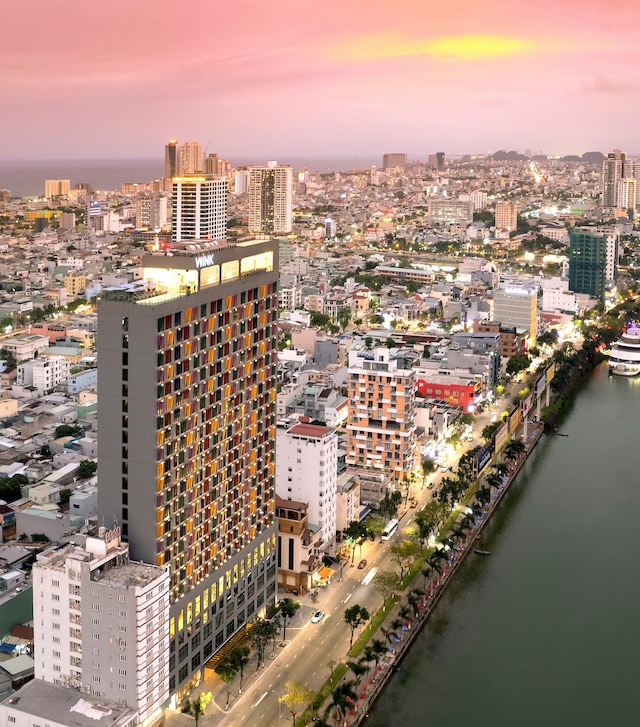 ウィンク アイコン ホテル ダナン リバーサイド - 24アワーズ ステイ & ルーフトッププールバー