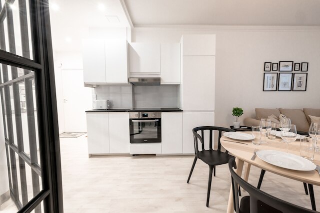 2ndhomes モダン1BRホームw/サウナ&バルコニー