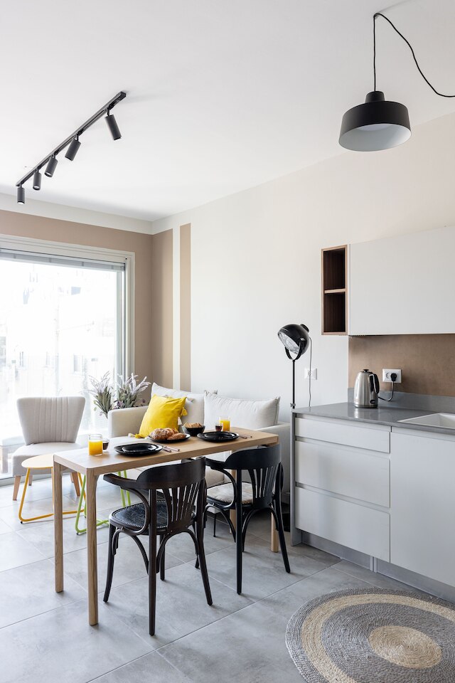 シック アーバン ゲッタウェイ ウィズ バルコニー & ママド バイ シー N レント