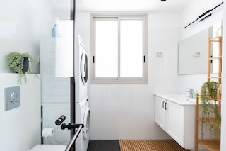 シック アーバン ゲッタウェイ ウィズ バルコニー & ママド バイ シー N レント