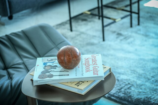 素晴らしい2BRアパートバルコニー&プールアクセス