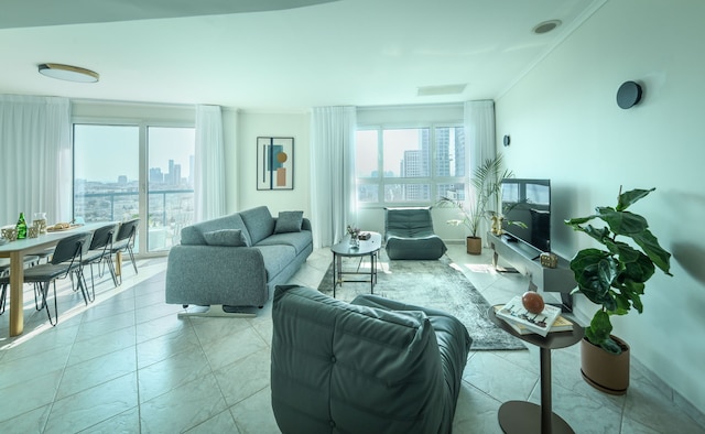 素晴らしい2BRアパートバルコニー&プールアクセス