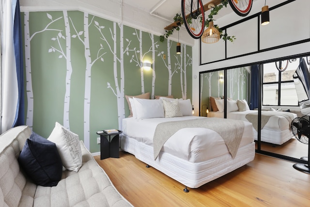 コンテンポラリーで楽しいスタイルのスタジオロフト