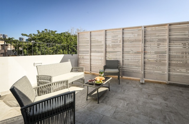 テルアビブの活気とモダンなアパートメント