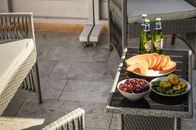 テルアビブの活気とモダンなアパートメント