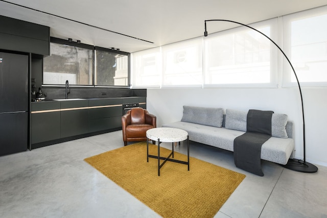 テルアビブの活気とモダンなアパートメント