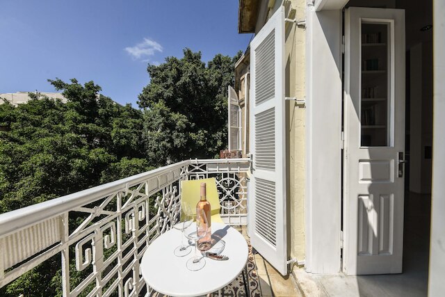 モダン＆ブライト3BRアパート2バルコニー付き