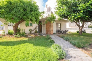 Supreme 4BR Villa With Garden & Sea View