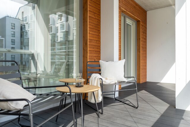 大きな日当たりの良いテラス付きのスタイリッシュなアパート