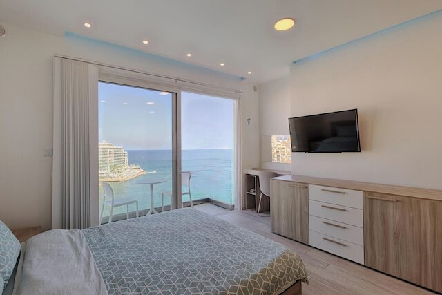 シーフロント ペントハウス トリプレックス - ルーフ テラス & ホット タブ