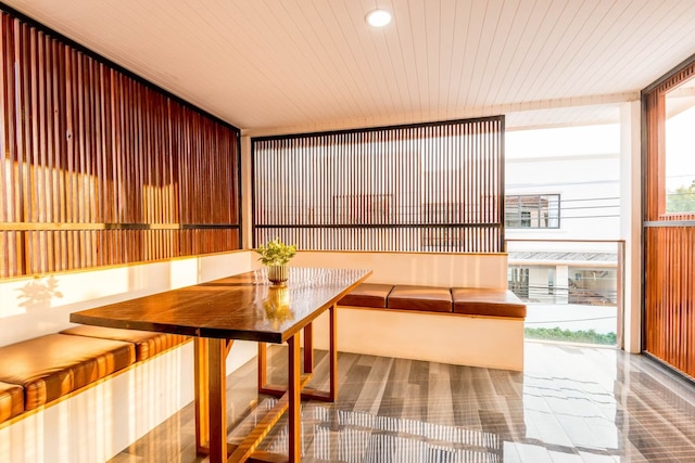 エクスキジットプールビラB