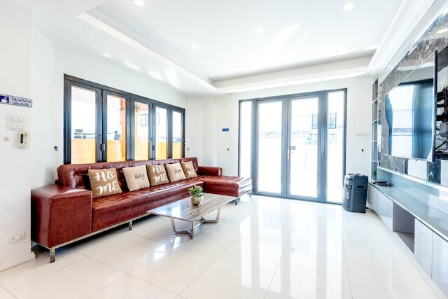 エクスキジットプールビラB