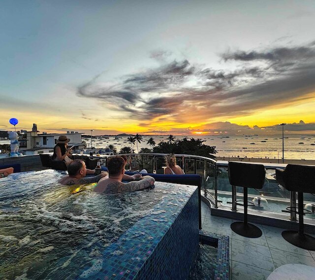 ザ・グローブ ホテル バー アンド レストラン