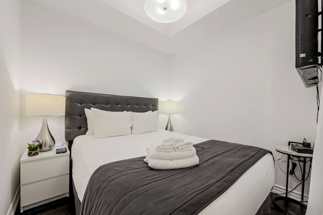 ファミリーサイズ 2 ベッドルーム フルリー ファーニッシュド コンド スリープス 6, パーキング アベイラブル, 3 ティービーズ