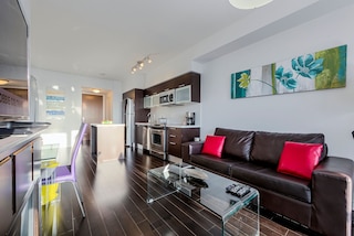 ファミリーサイズ 2 ベッドルーム フルリー ファーニッシュド コンド スリープス 6, パーキング アベイラブル, 3 ティービーズ