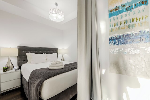 ファミリーサイズ 2 ベッドルーム フルリー ファーニッシュド コンド スリープス 6, パーキング アベイラブル, 3 ティービーズ