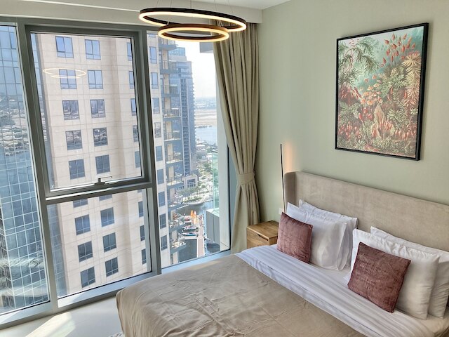 スーパーホスト - スタイリッシュ アパートメント フェイシング クリーク ハーバー