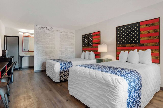 スーパー 8 バイ ウィンダム デールビル/フォート ノヴォセル