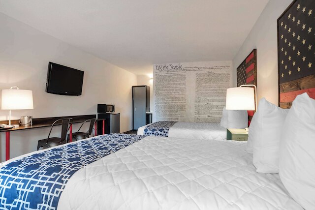 スーパー 8 バイ ウィンダム デールビル/フォート ノヴォセル