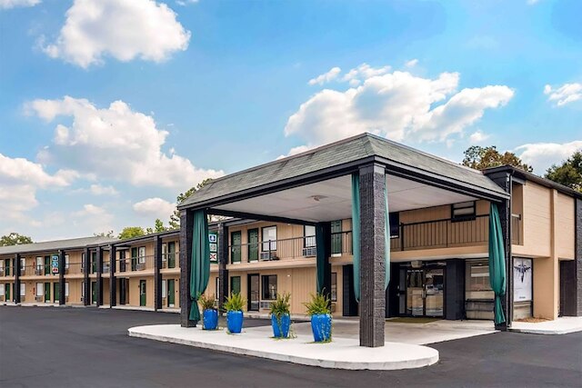 スーパー 8 バイ ウィンダム デールビル/フォート ノヴォセル