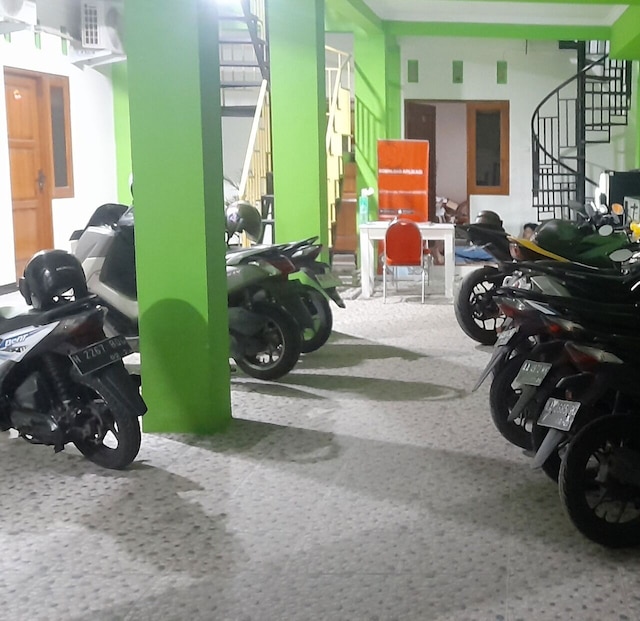 ハッピーシャリーアホテル