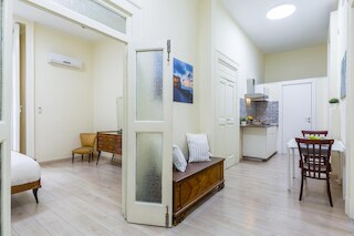 ワンダフルイタリーによるピアツァ・デル・ジェスから数歩