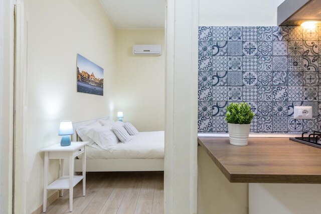 ワンダフルイタリーによるピアツァ・デル・ジェスから数歩