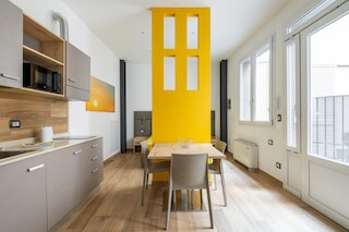 ジョルジ・ホームズ・バイ・ワンダフル・イタリー - ソレ