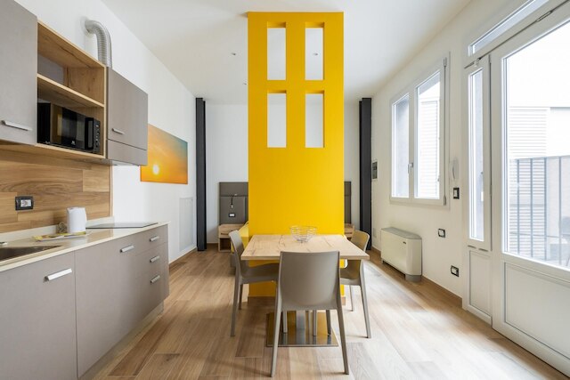 ジョルジ・ホームズ・バイ・ワンダフル・イタリー - ソレ