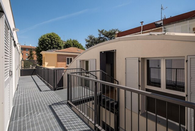 ジョルジ・ホームズ・バイ・ワンダフル・イタリー - ソレ