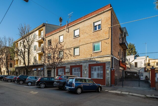 ワンダフルイタリーのジョルジ・ホームズ - イージーアパートメント