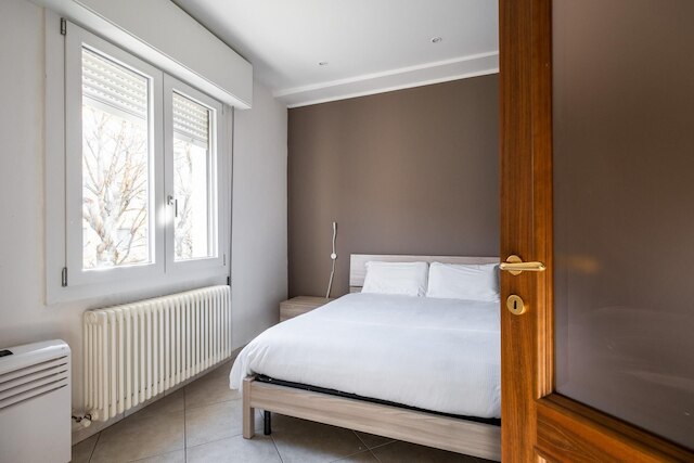 ワンダフルイタリーのジョルジ・ホームズ - イージーアパートメント