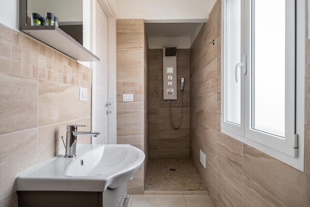 パラッツィーナ・カラッチ - アパルタメントサム