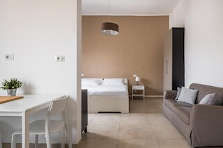 パラッツィーナ・カラッチ - アパルタメントサム