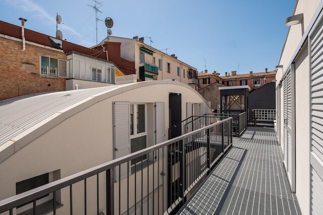 ジョルジ ホームズ - クアルツォ CAV