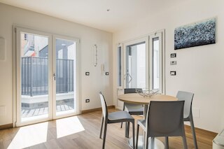 ジョルジ・ホームズ・バイ・ワンダフル・イタリー - オチアーノ