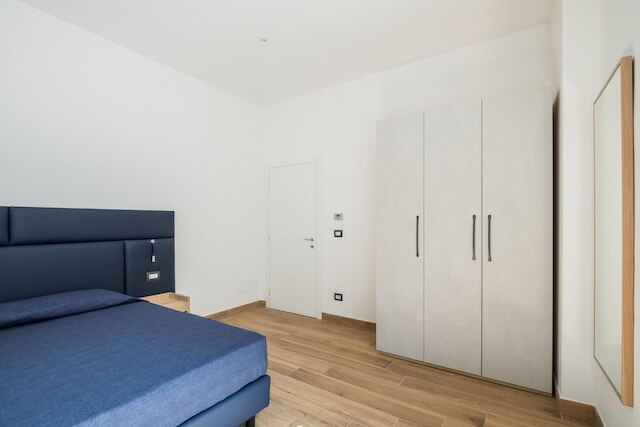 ジョルジ・ホームズ・バイ・ワンダフル・イタリー - オチアーノ