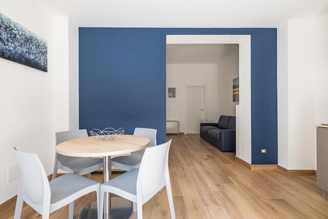 ジョルジ・ホームズ・バイ・ワンダフル・イタリー - オチアーノ