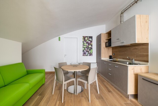 ジョルジ ホームズ バイ ワンダフル イタリア - クアルツォ