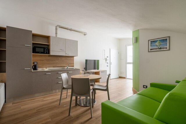 ジョルジ ホームズ バイ ワンダフル イタリア - クアルツォ