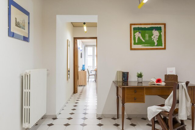 ワンダフルイタリーのクラシックスタイルのデュプレックスアパートメント