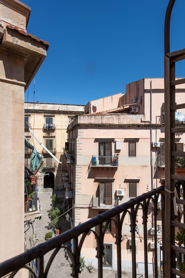 カーサ メリ イン ピアッツァ S ドメニコ by ワンダフル イタリー