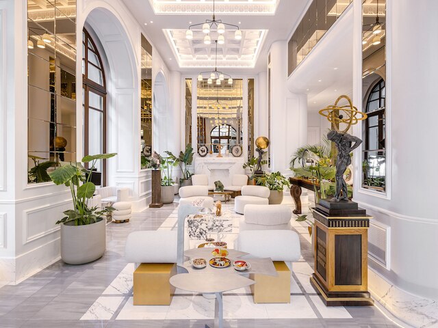 ザ ドリ アット アクロポリス, ア ホテル トゥ リブ