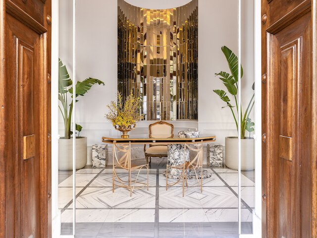 ザ ドリ アット アクロポリス, ア ホテル トゥ リブ