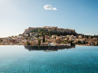 ザ ドリ アット アクロポリス, ア ホテル トゥ リブ