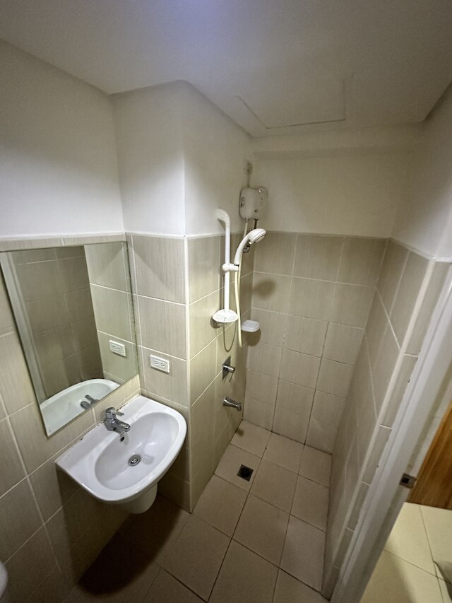 エンバシーポッド 28