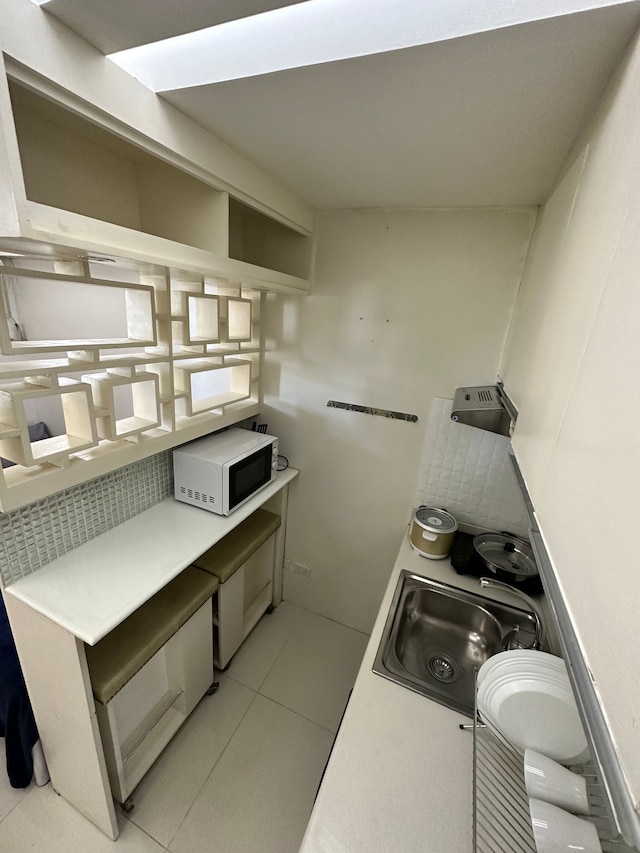 エンバシーポッド 28