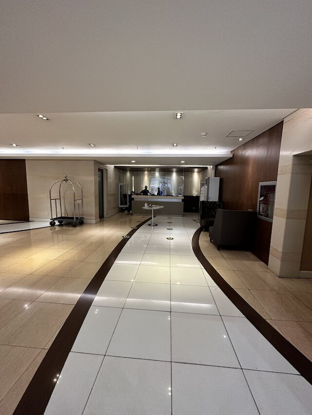 エンバシーポッド 28