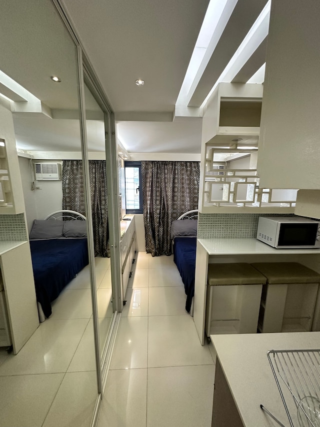 エンバシーポッド 28