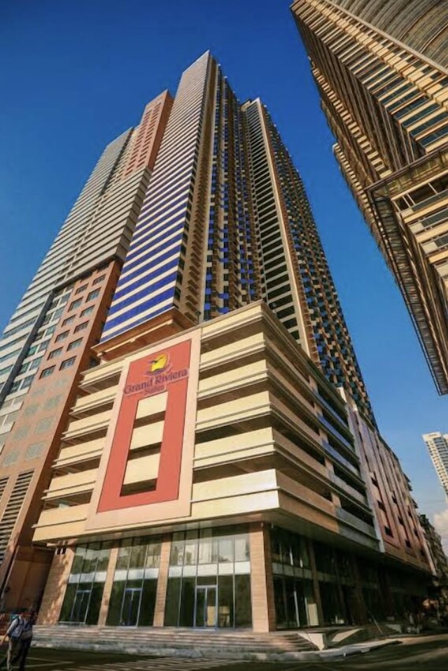 エンバシーポッド 28